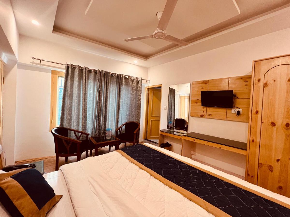 Hotel Lemoon Tree Manāli Buitenkant foto